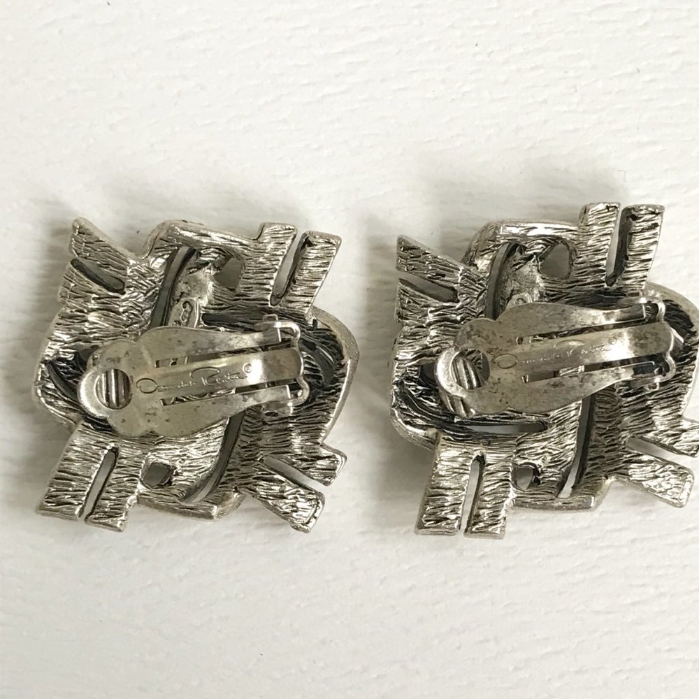 Oscar de la Renta Silver Tone Pave Pound Sign Woven Runway Clip-On Earrings - Picture 6 of 7